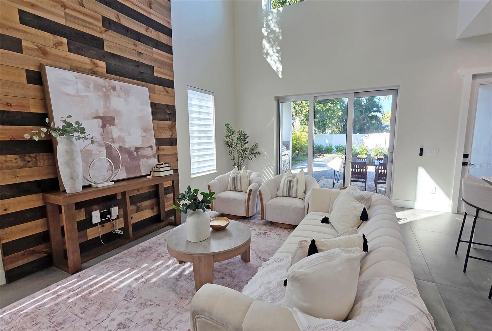 Image 7 of 95 For 2475 Bay Street