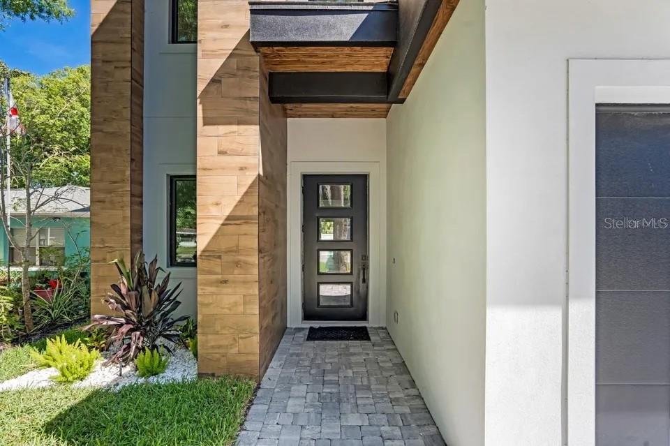 Image 77 of 95 For 2475 Bay Street