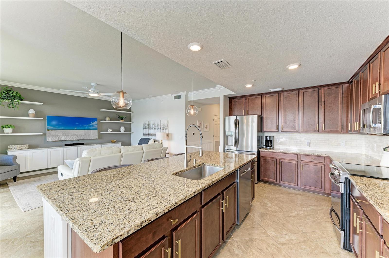 Image 15 of 79 For 17006 Vardon Terrace 206