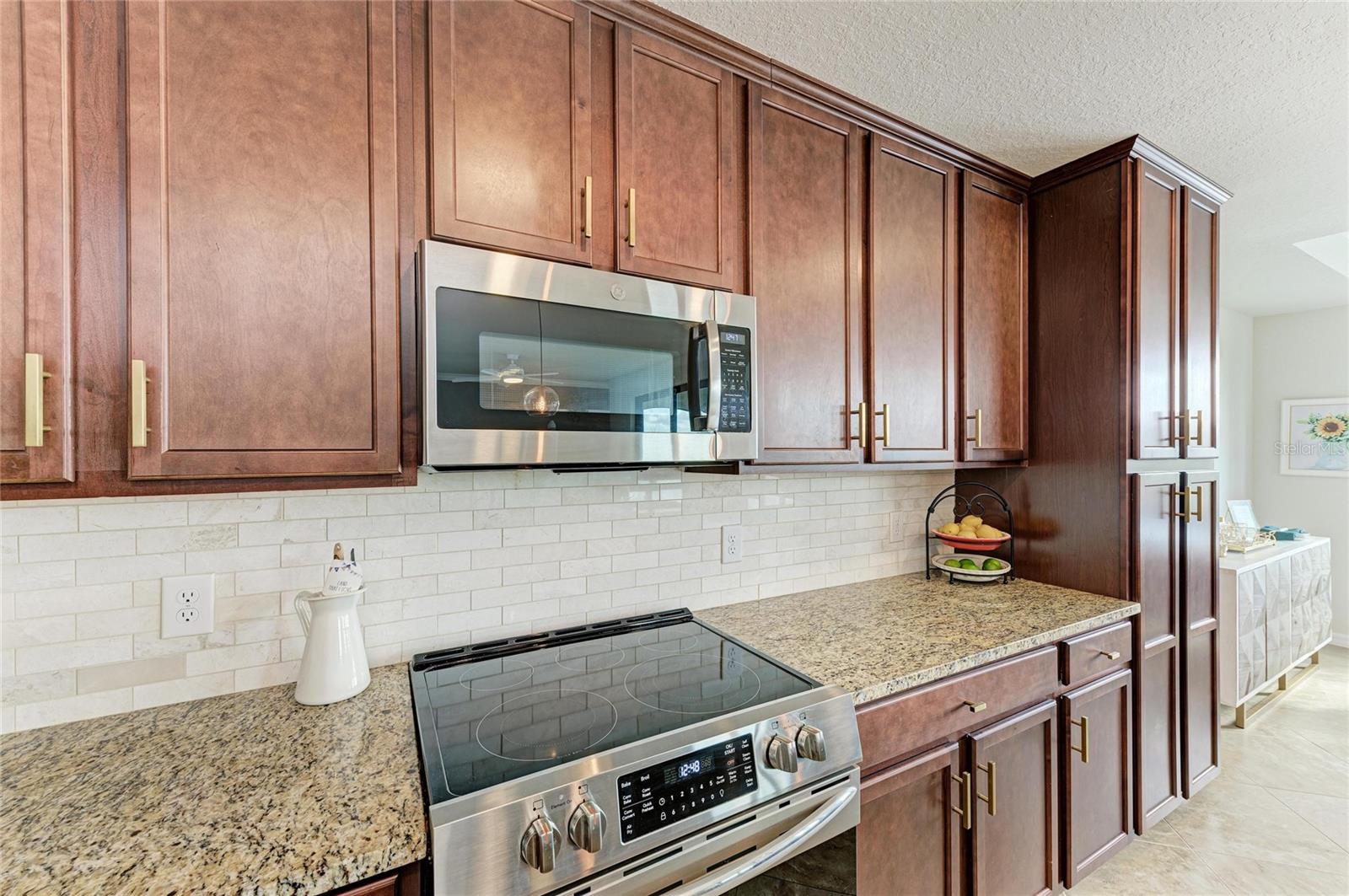 Image 16 of 79 For 17006 Vardon Terrace 206