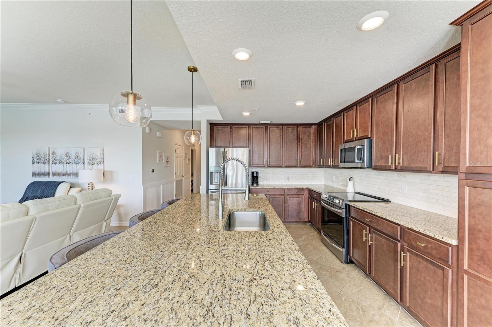 Image 18 of 79 For 17006 Vardon Terrace 206