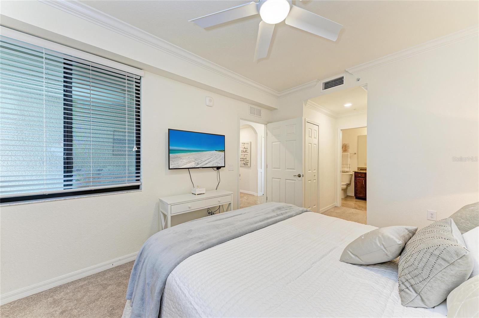 Image 27 of 79 For 17006 Vardon Terrace 206