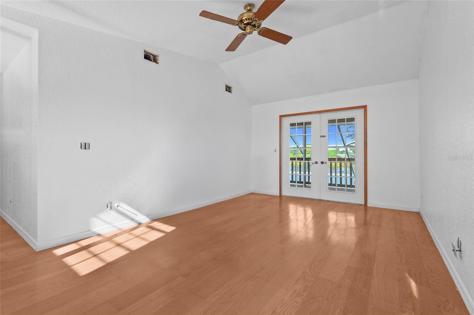 Image 14 of 68 For 23240 Fullerton Avenue