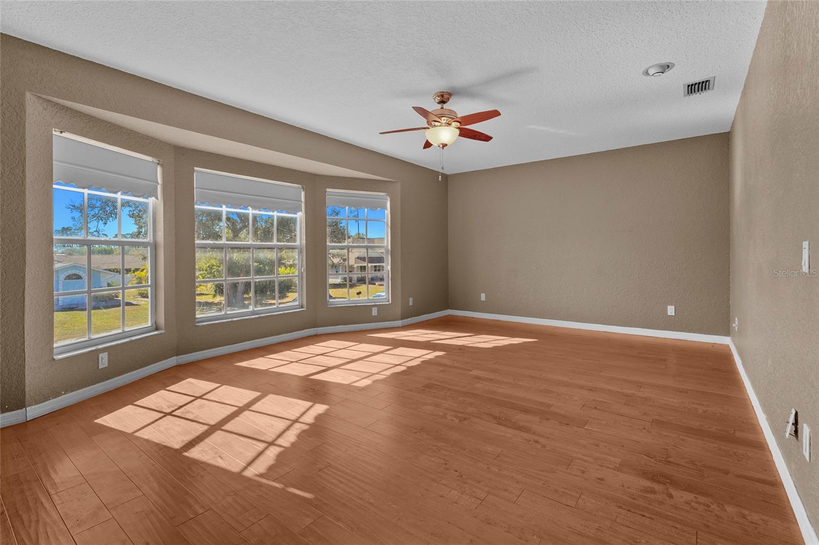 Image 18 of 68 For 23240 Fullerton Avenue