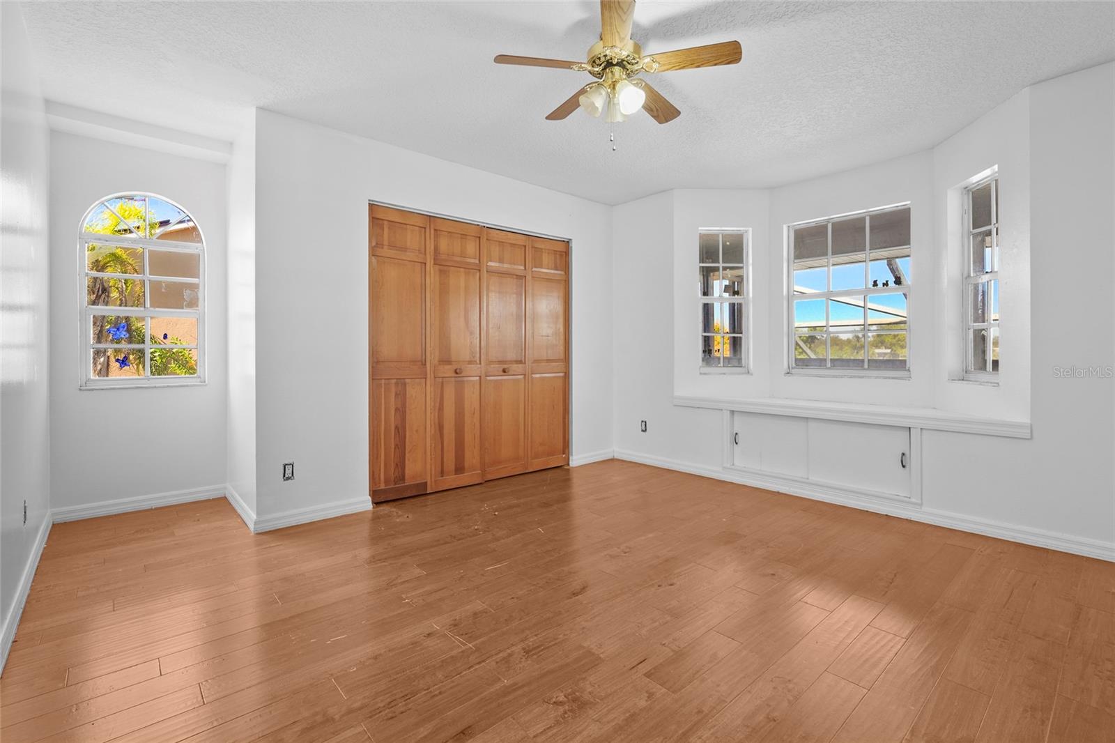 Image 24 of 68 For 23240 Fullerton Avenue