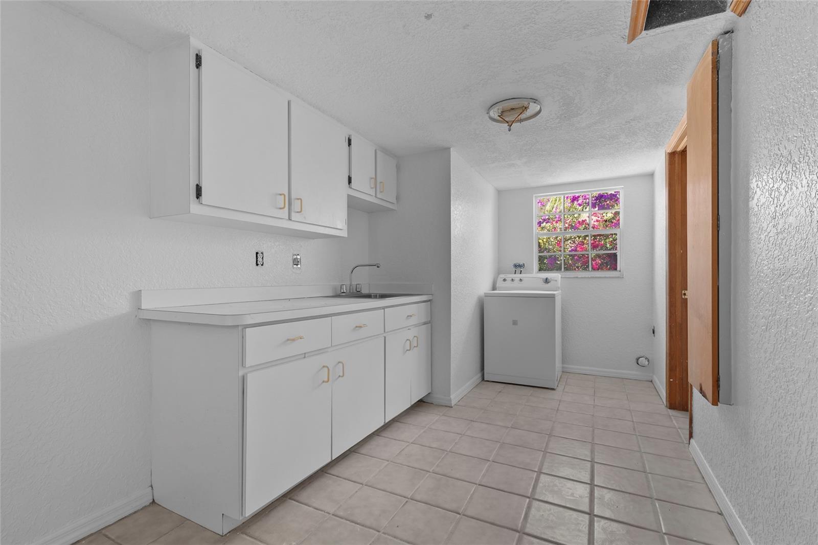 Image 31 of 68 For 23240 Fullerton Avenue