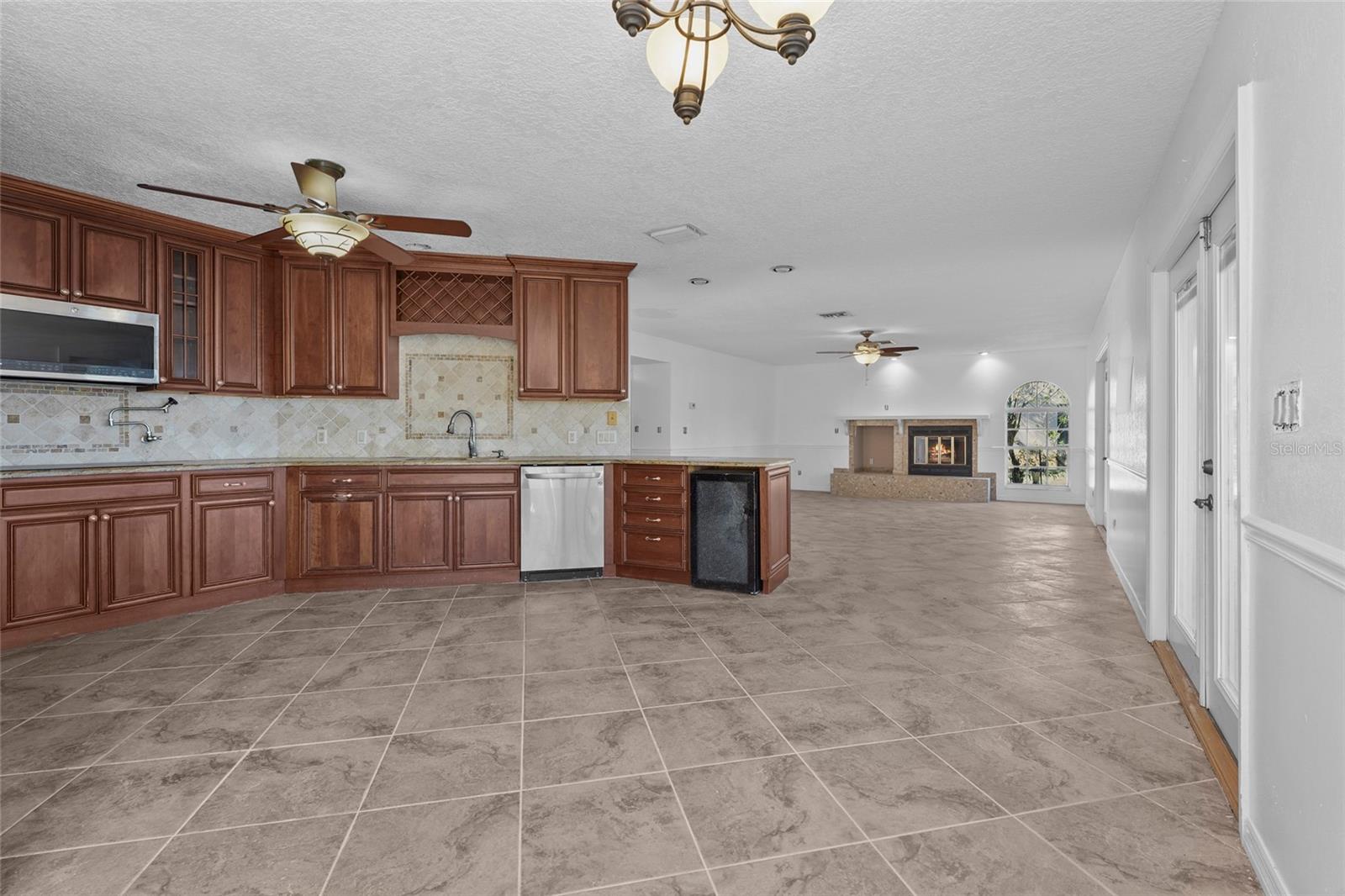 Image 4 of 68 For 23240 Fullerton Avenue