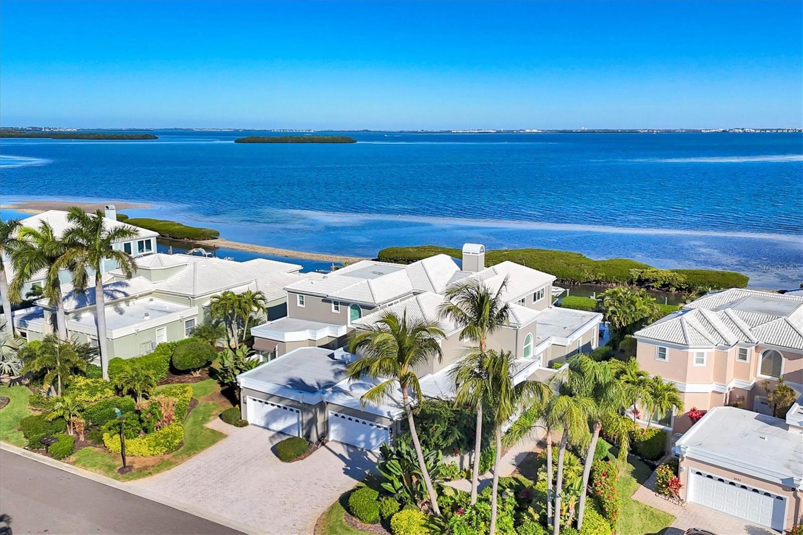 Image 2 of 82 For 3540 Mistletoe Lane