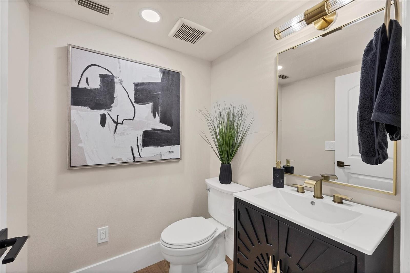 Image 43 of 82 For 3540 Mistletoe Lane