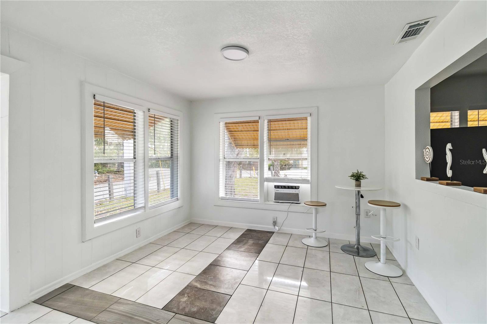 Image 9 of 29 For 612 5th Avenue Drive E