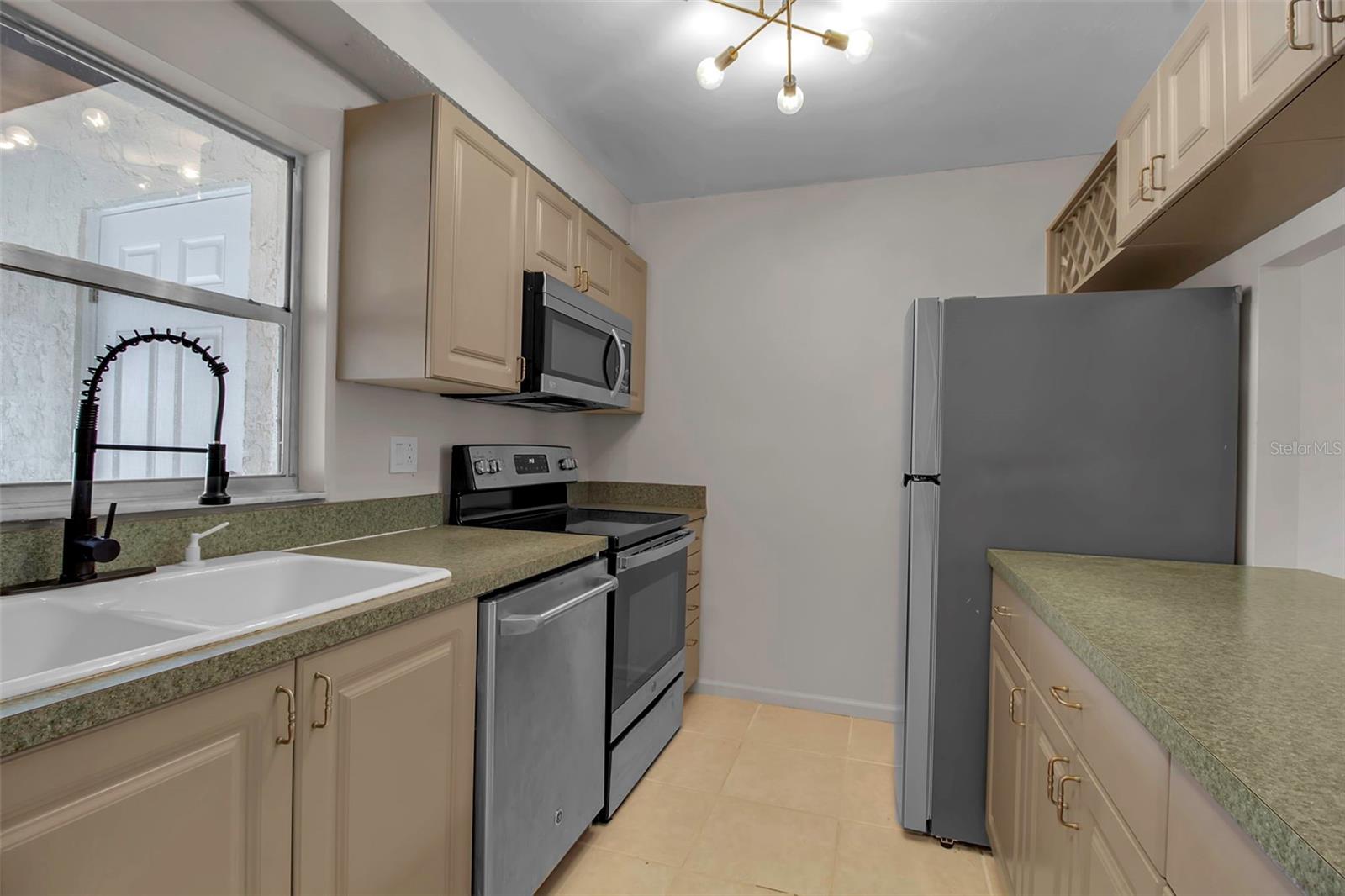 Image 6 of 43 For 3212 Ramblewood Drive N 3212