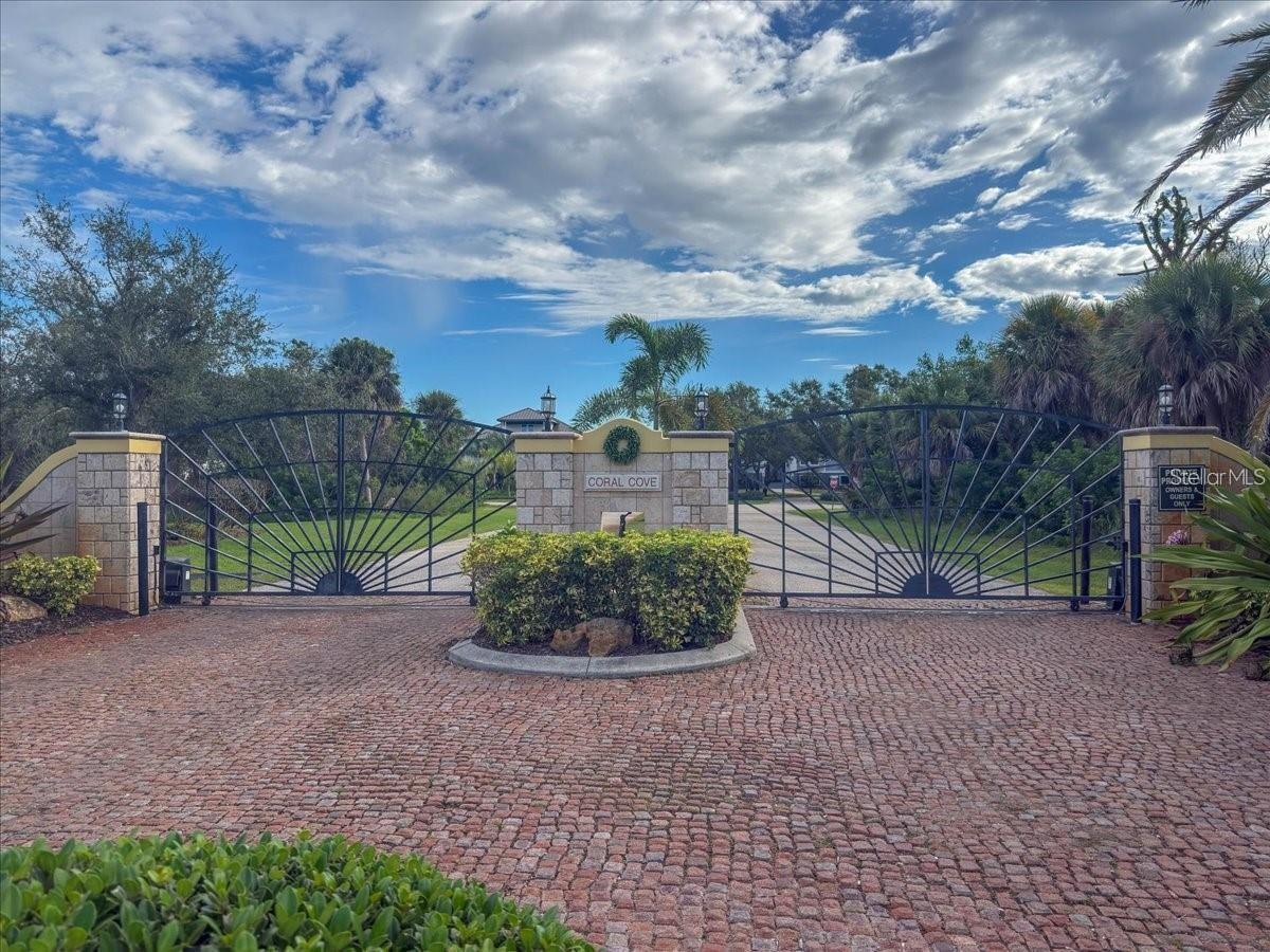 Image 6 of 16 For 10071 Creekside Drive