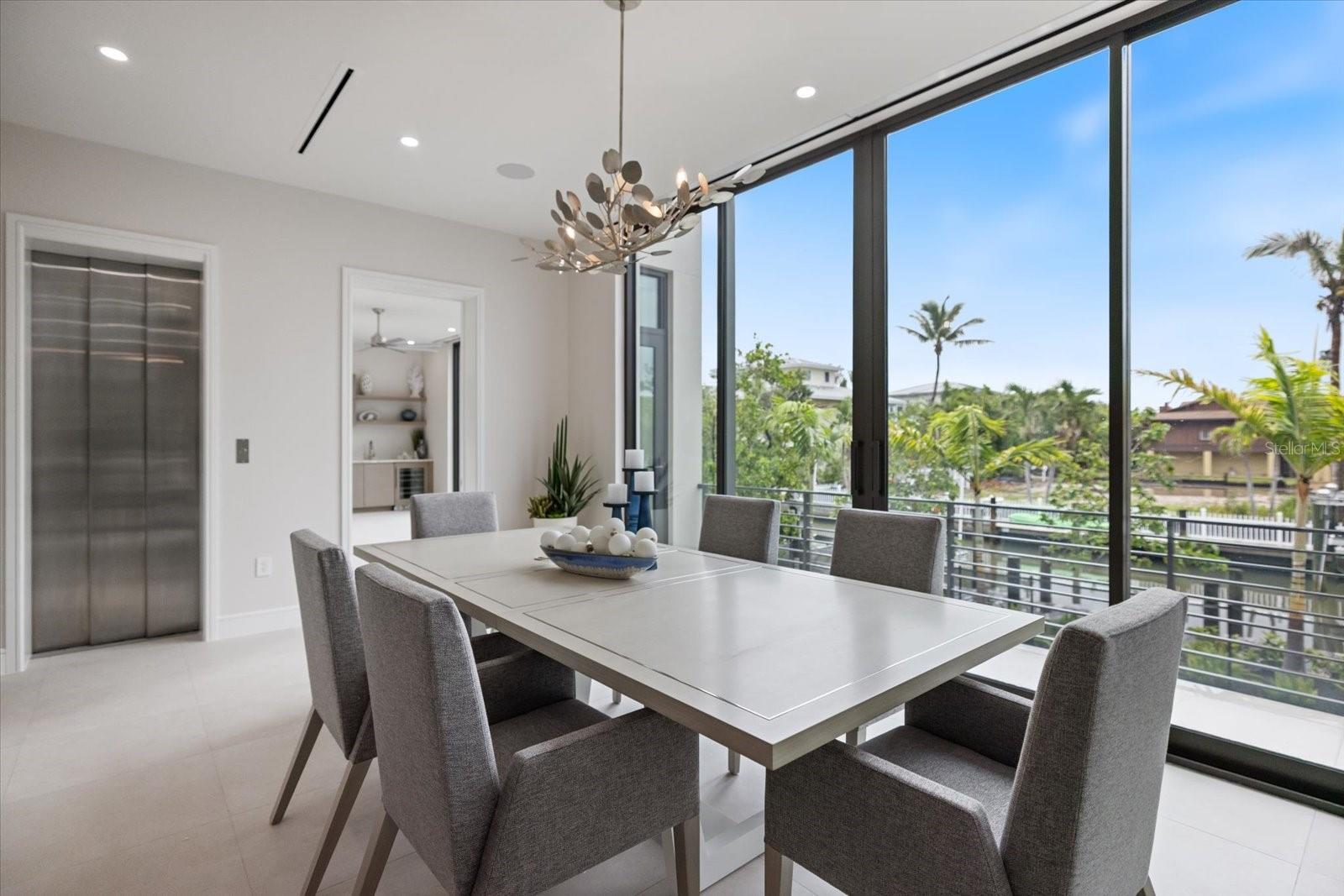 Listing photo id 18 for 590-600 De Narvaez