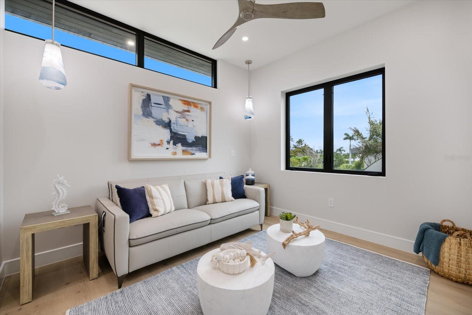 Listing photo id 28 for 590-600 De Narvaez