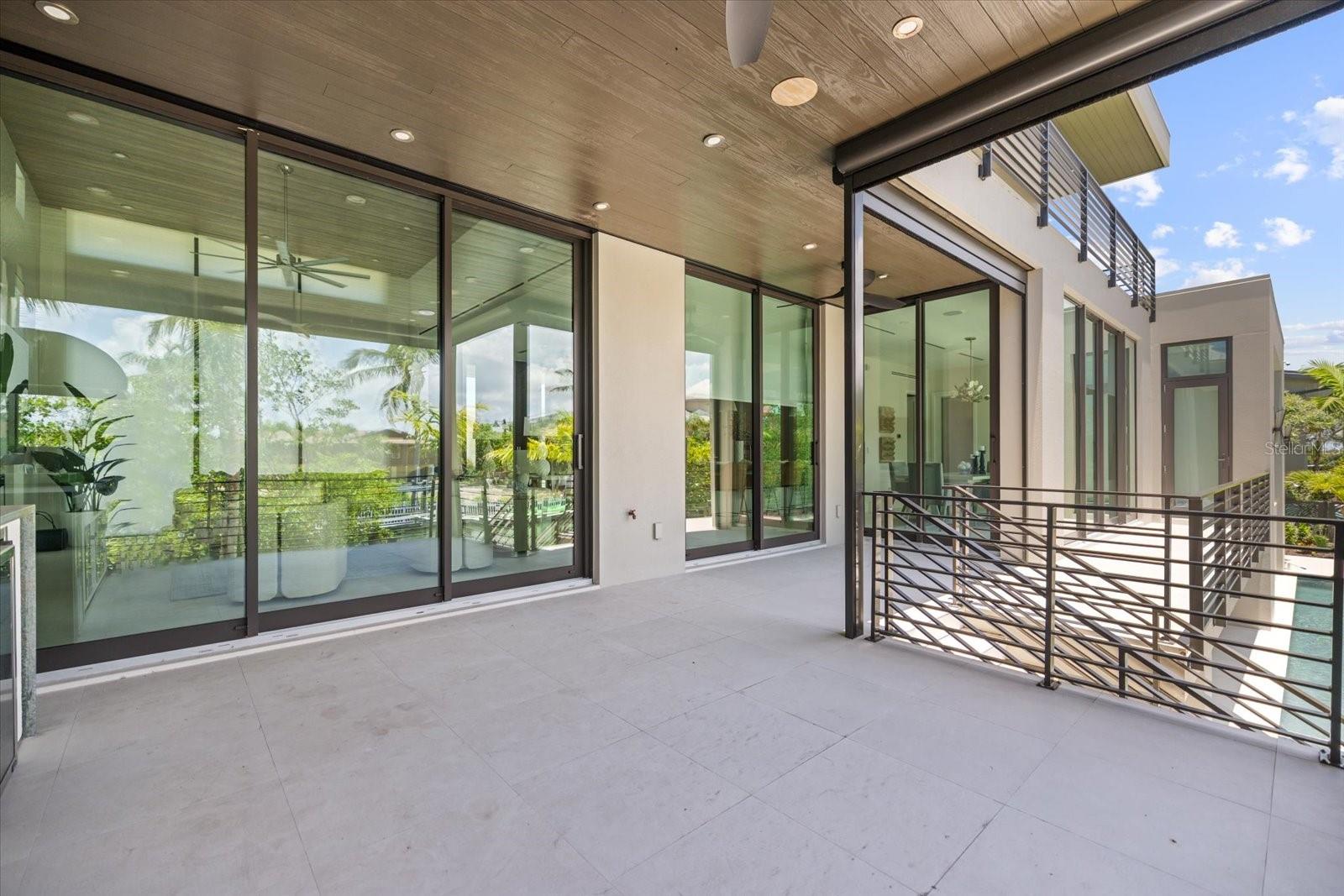 Listing photo id 40 for 590-600 De Narvaez