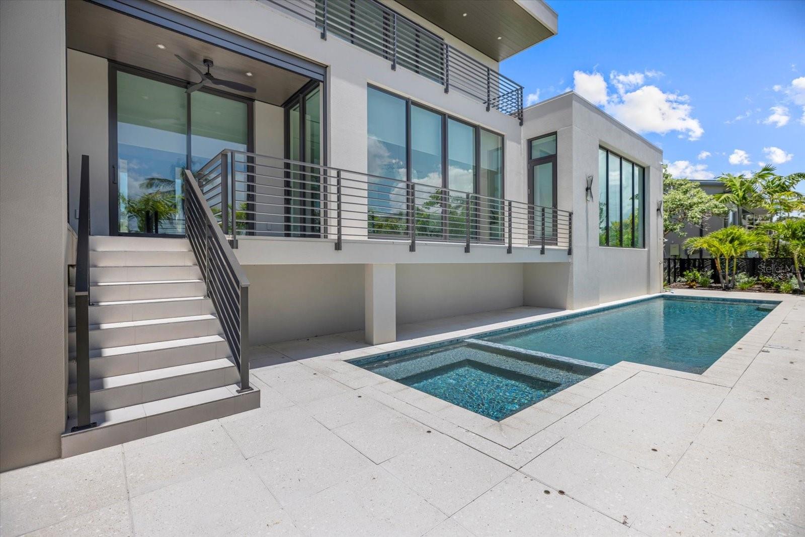 Listing photo id 45 for 590-600 De Narvaez