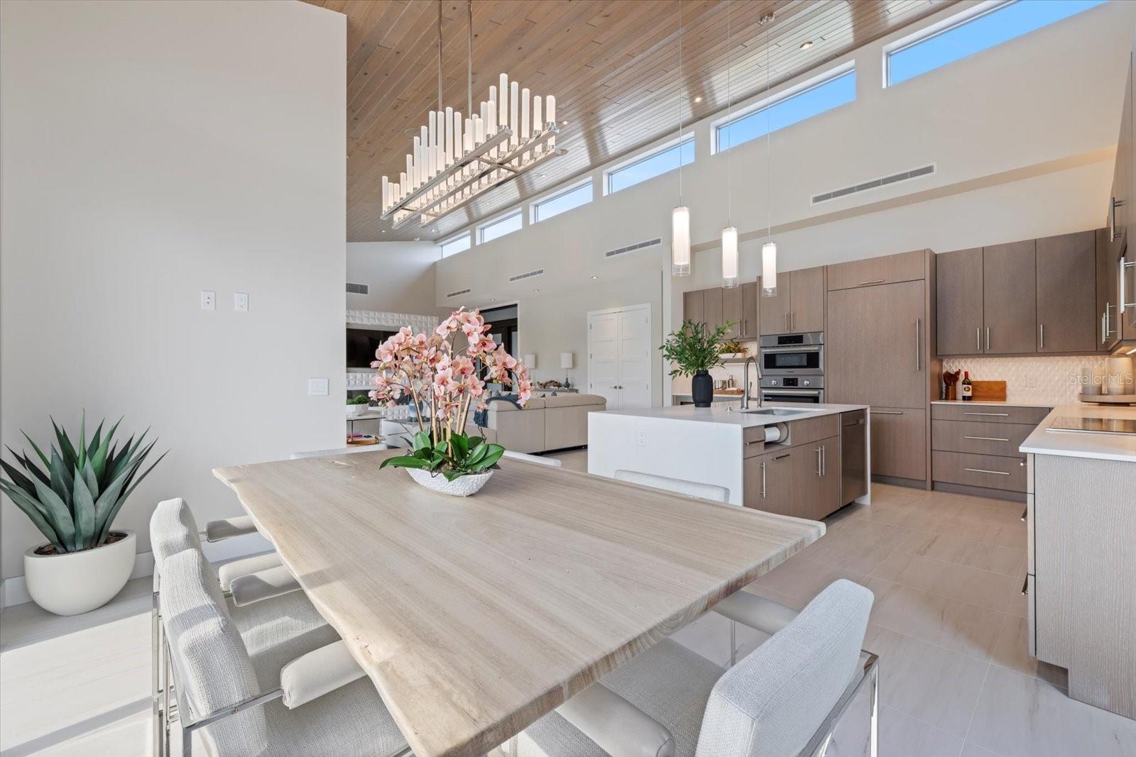 Listing photo id 63 for 590-600 De Narvaez