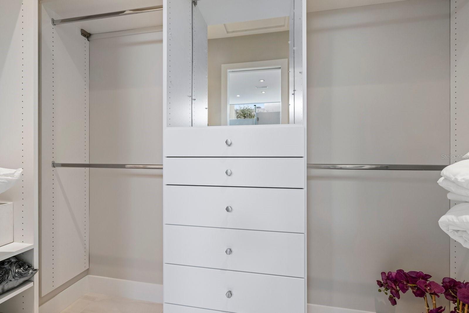 Listing photo id 68 for 590-600 De Narvaez