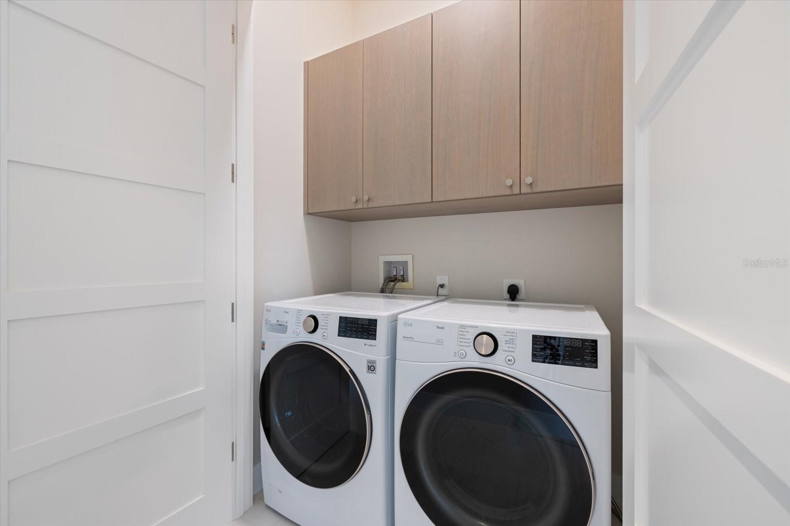 Listing photo id 75 for 590-600 De Narvaez