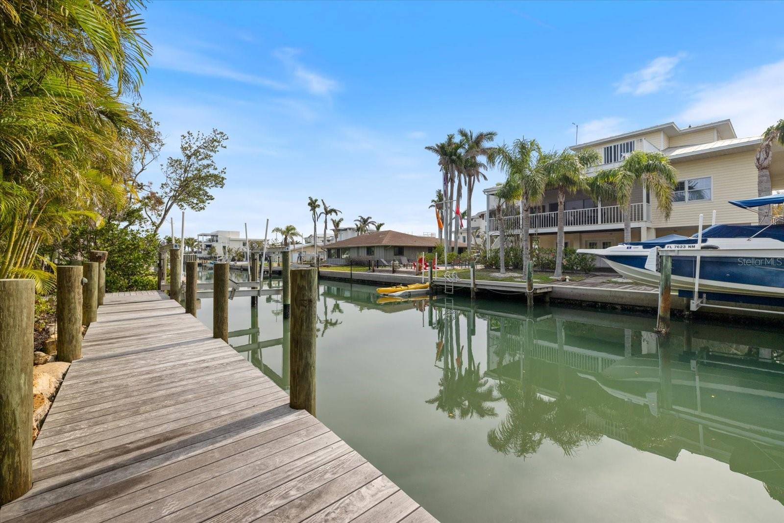 Listing photo id 82 for 590-600 De Narvaez