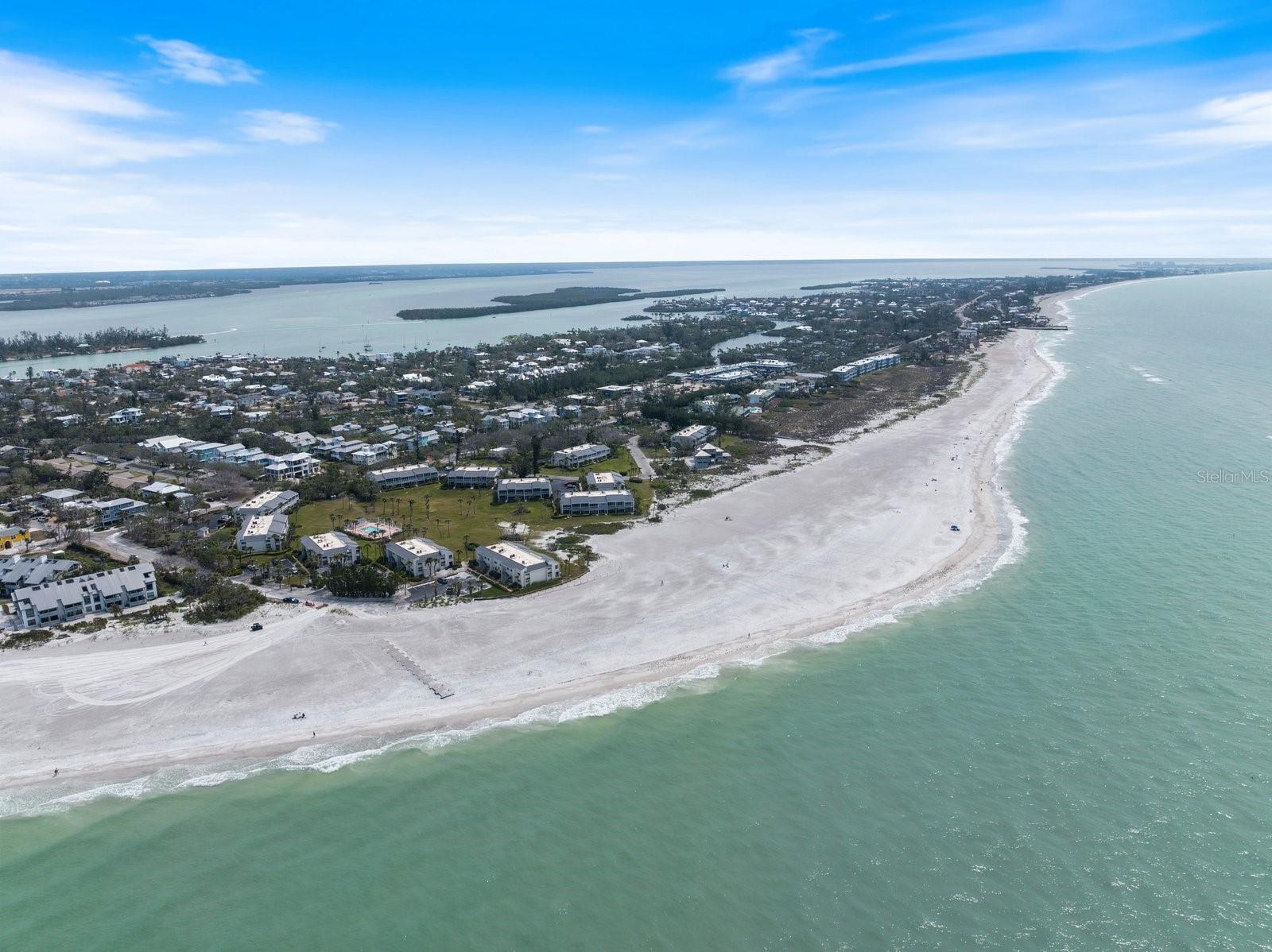 Listing photo id 86 for 590-600 De Narvaez