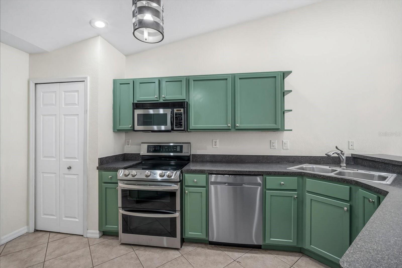 Image 7 of 38 For 1717 Hammocks Avenue 1717