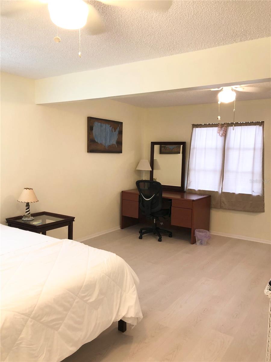 Image 8 of 24 For 119 Oldenburgh Court Ne