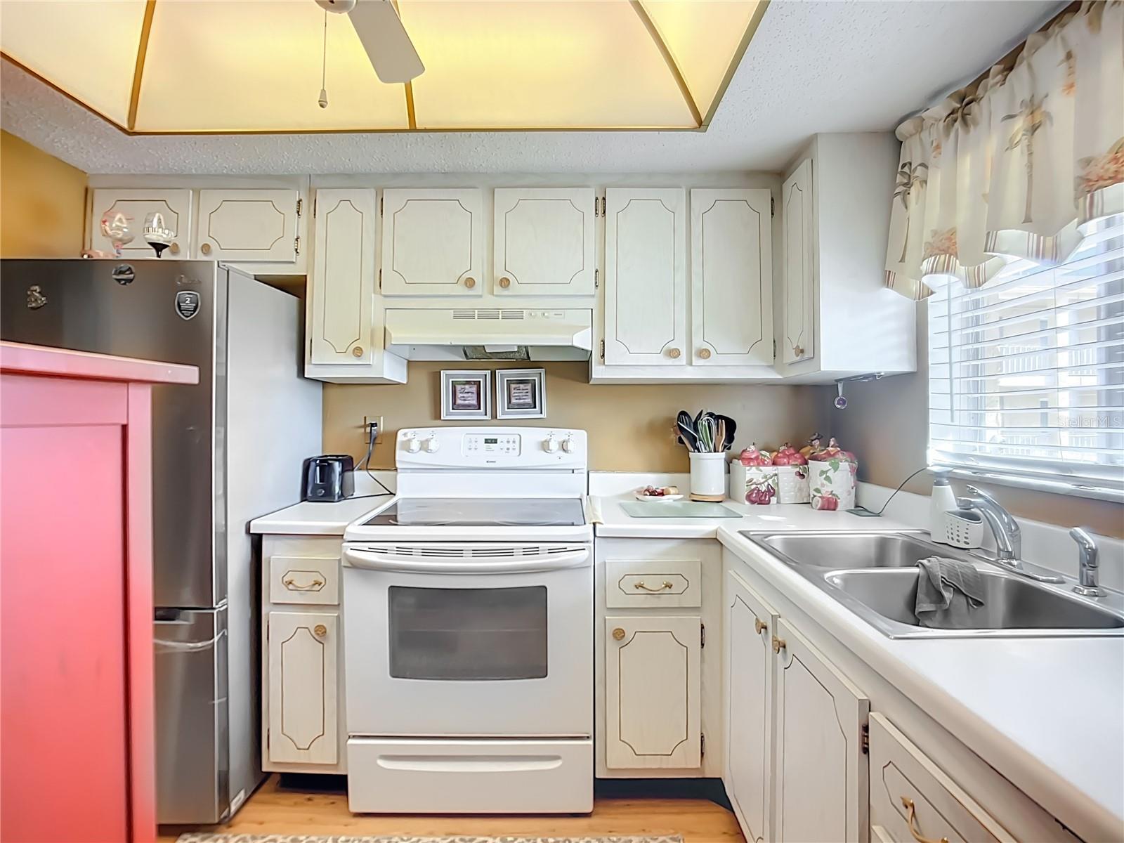 Image 10 of 33 For 3785 Lake Bayshore Drive H-405