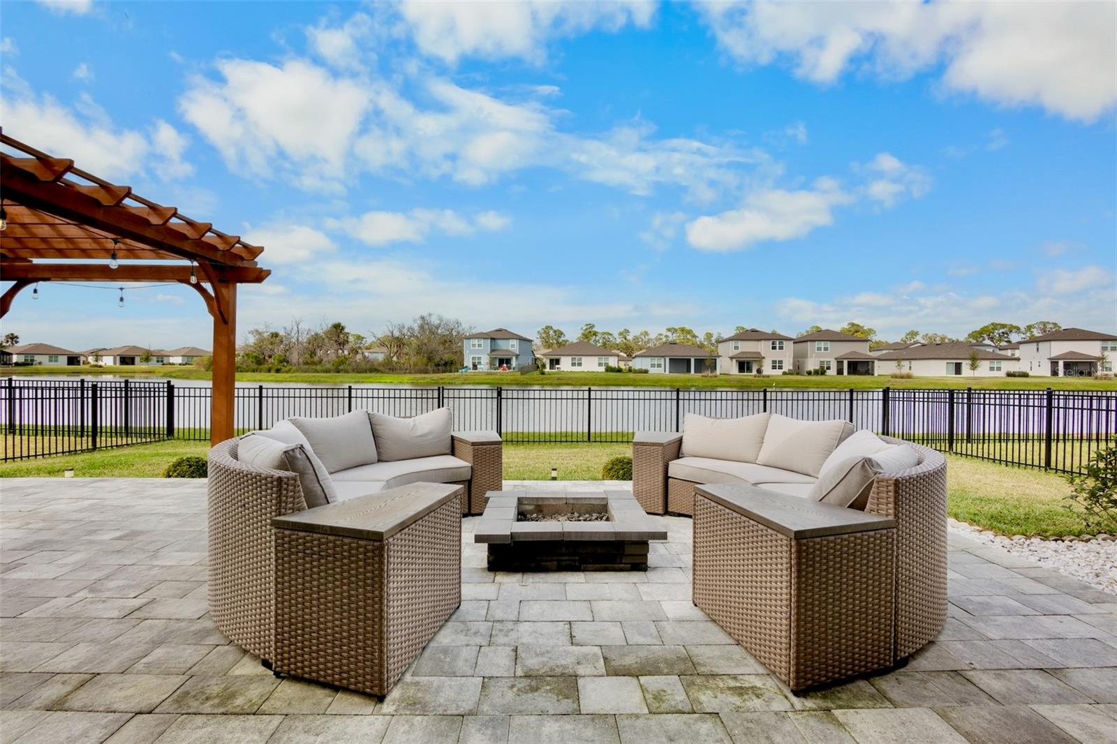 Image 24 of 31 For 8806 Windlass Cove