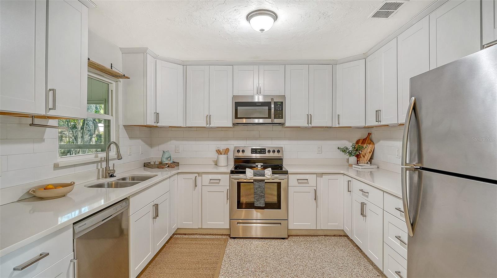 Image 11 of 38 For 209 Briggs Court