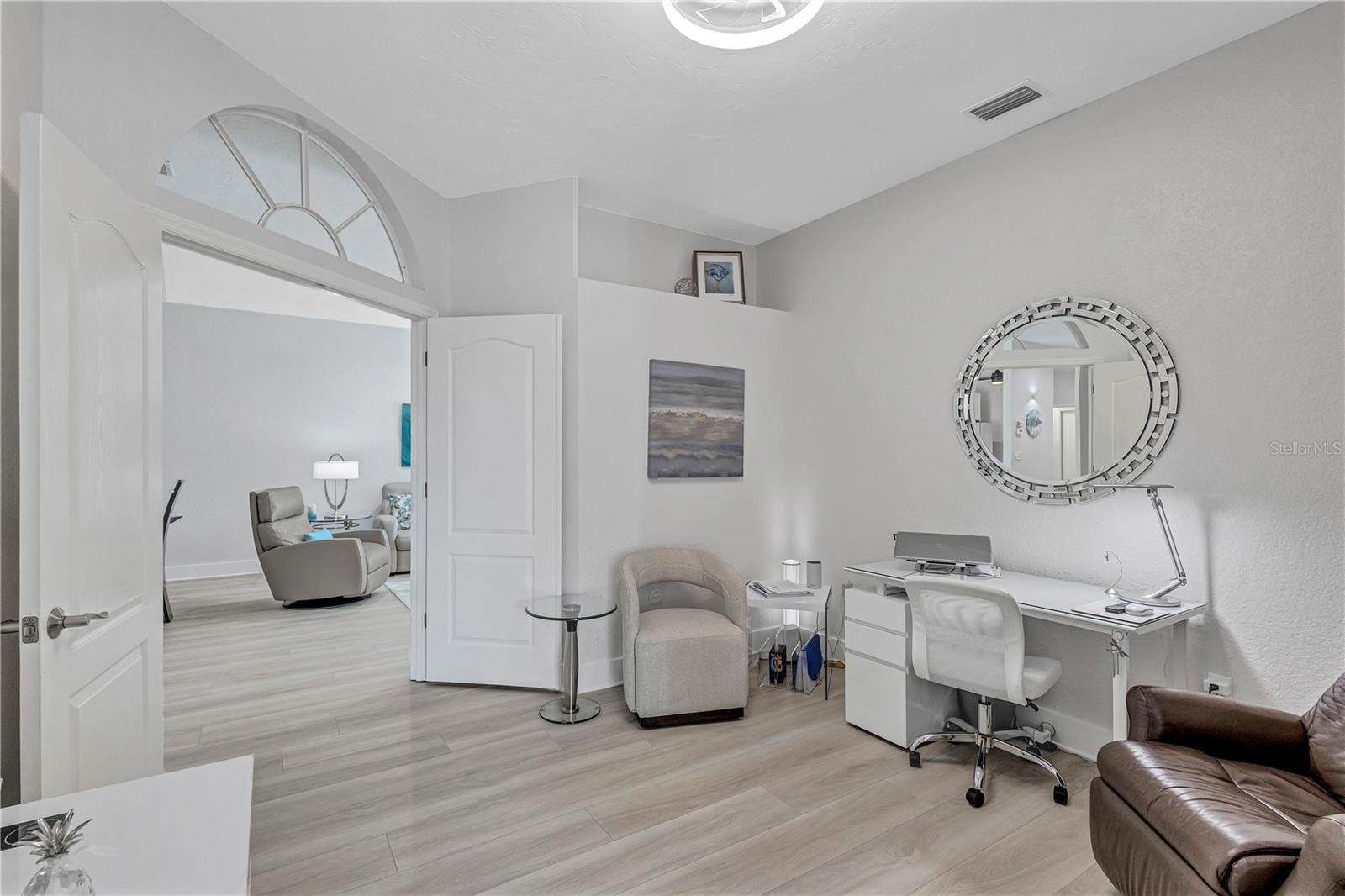 Image 16 of 62 For 6912 Stoneywalk Court