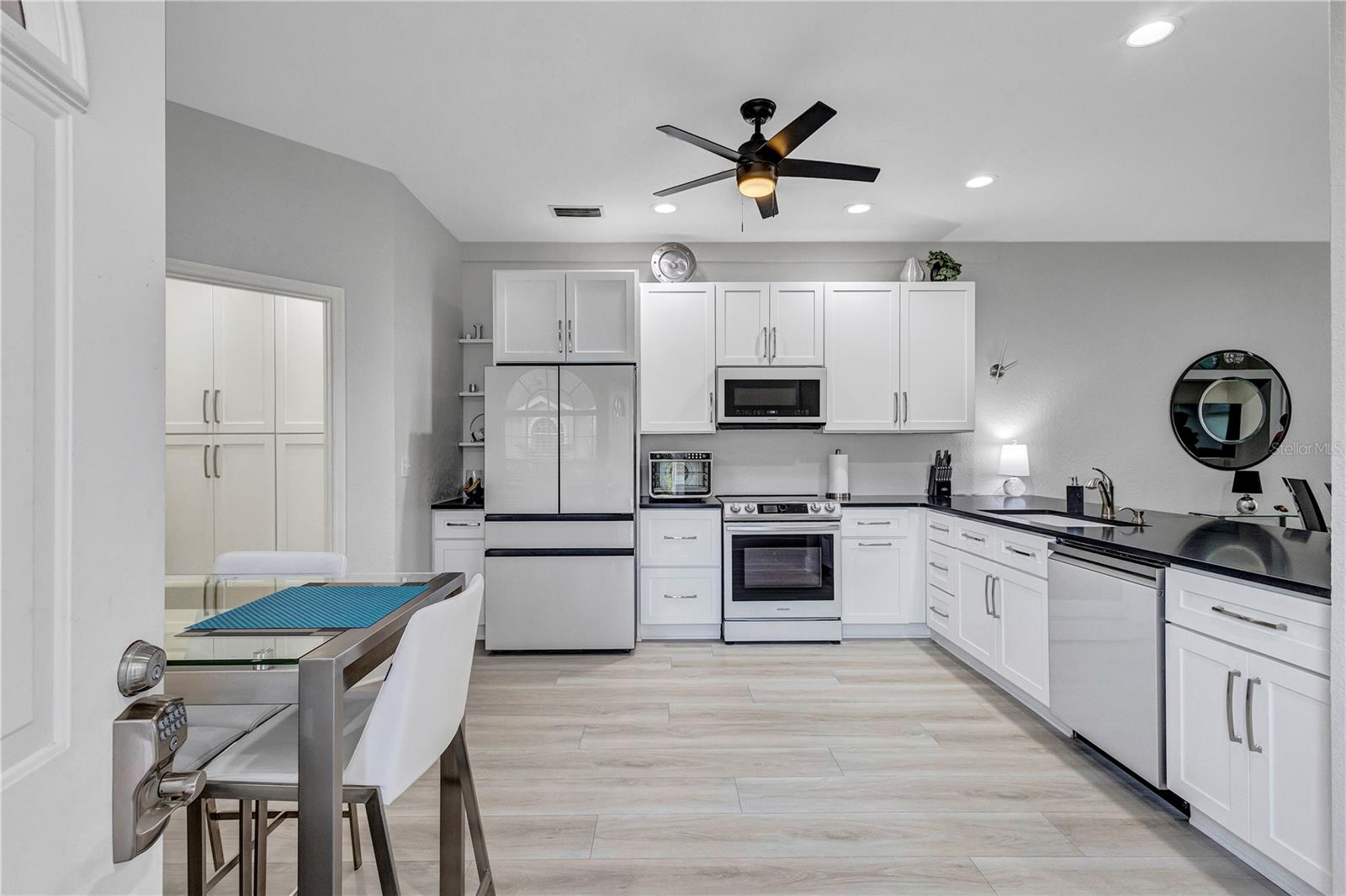 Image 18 of 62 For 6912 Stoneywalk Court