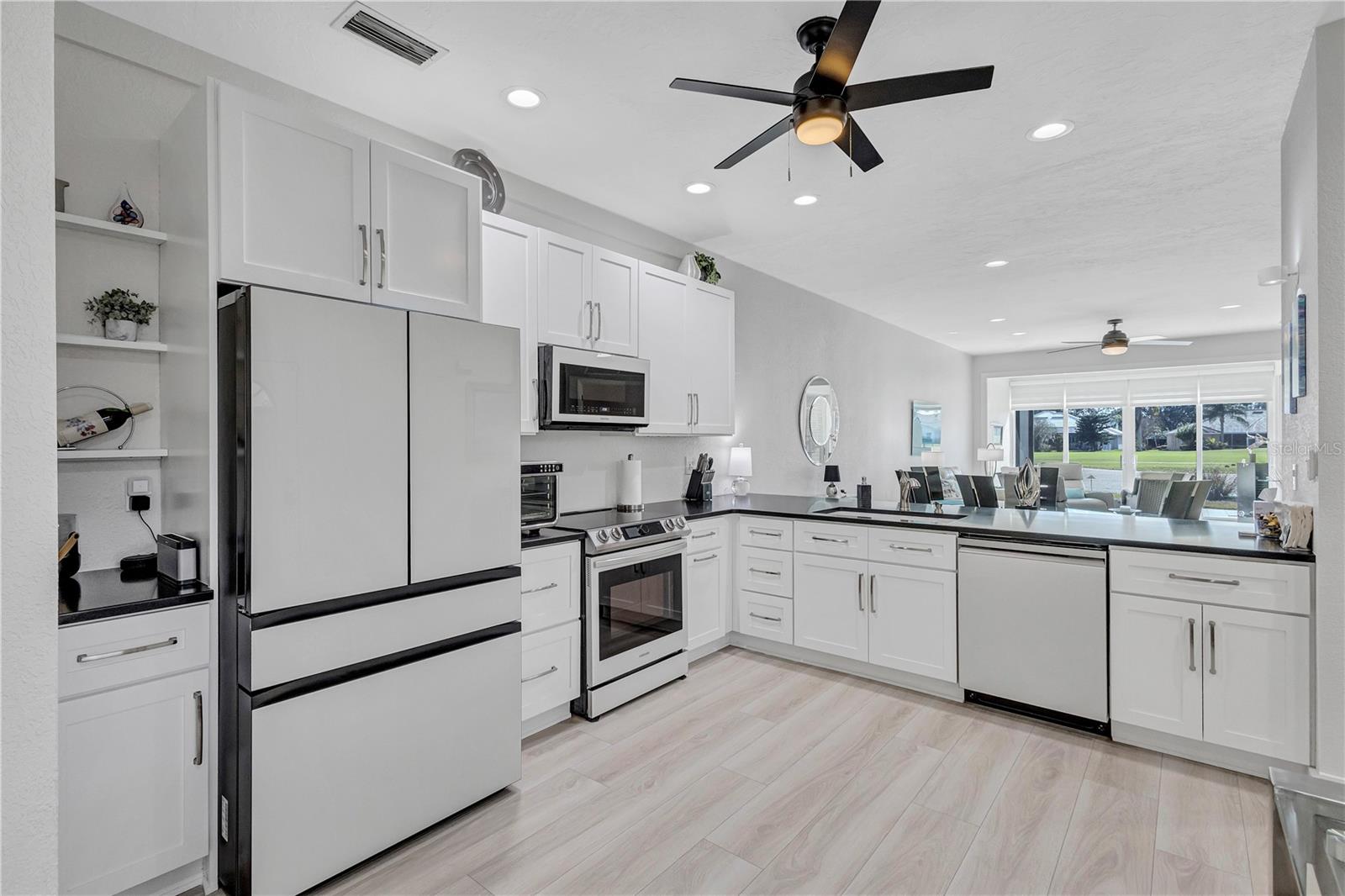 Image 24 of 62 For 6912 Stoneywalk Court