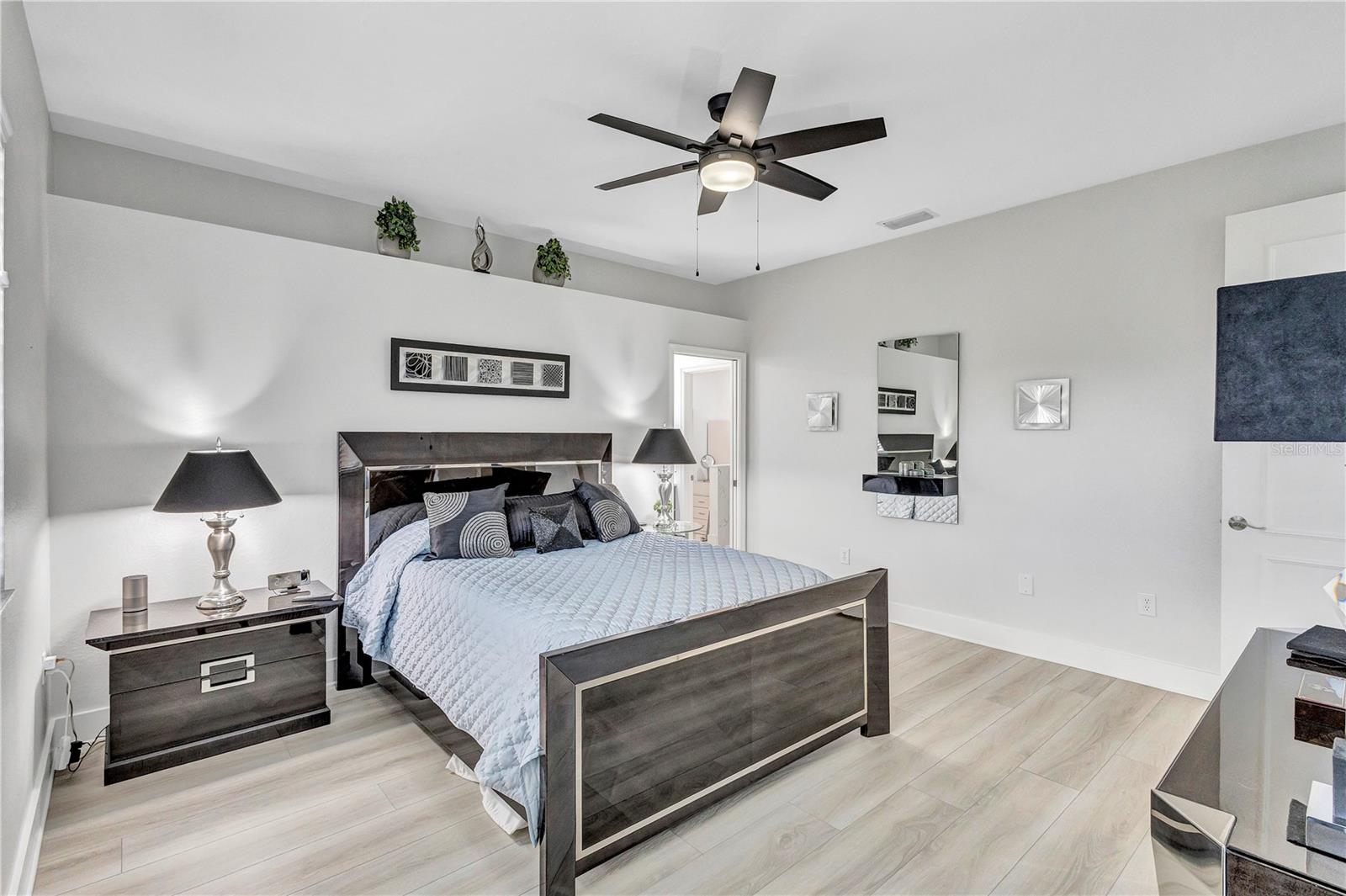 Image 27 of 62 For 6912 Stoneywalk Court