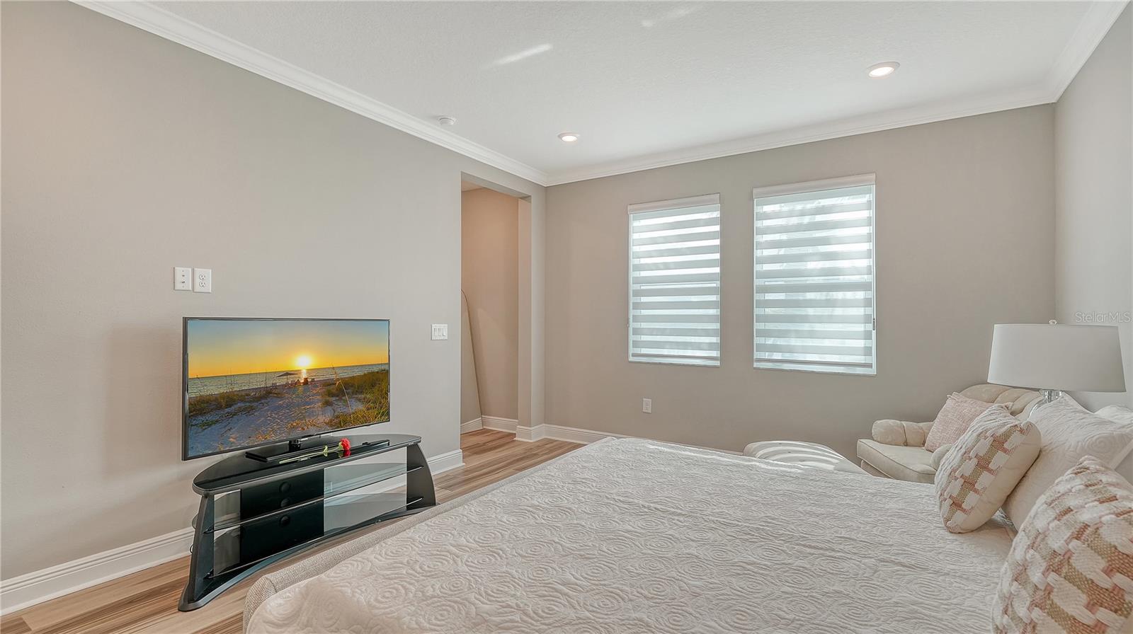 Image 20 of 75 For 17543 Savory Mist Circle