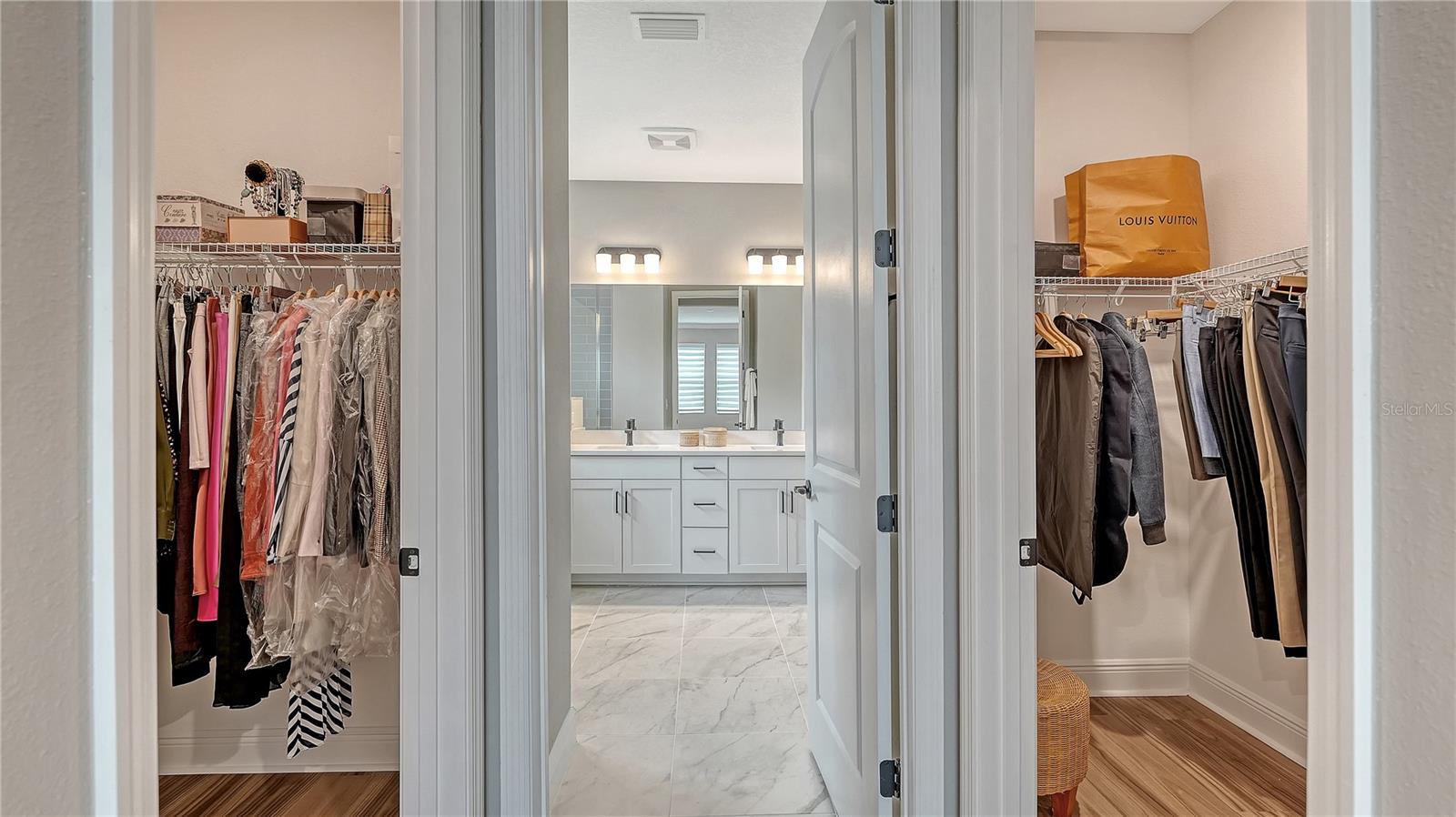 Image 21 of 75 For 17543 Savory Mist Circle