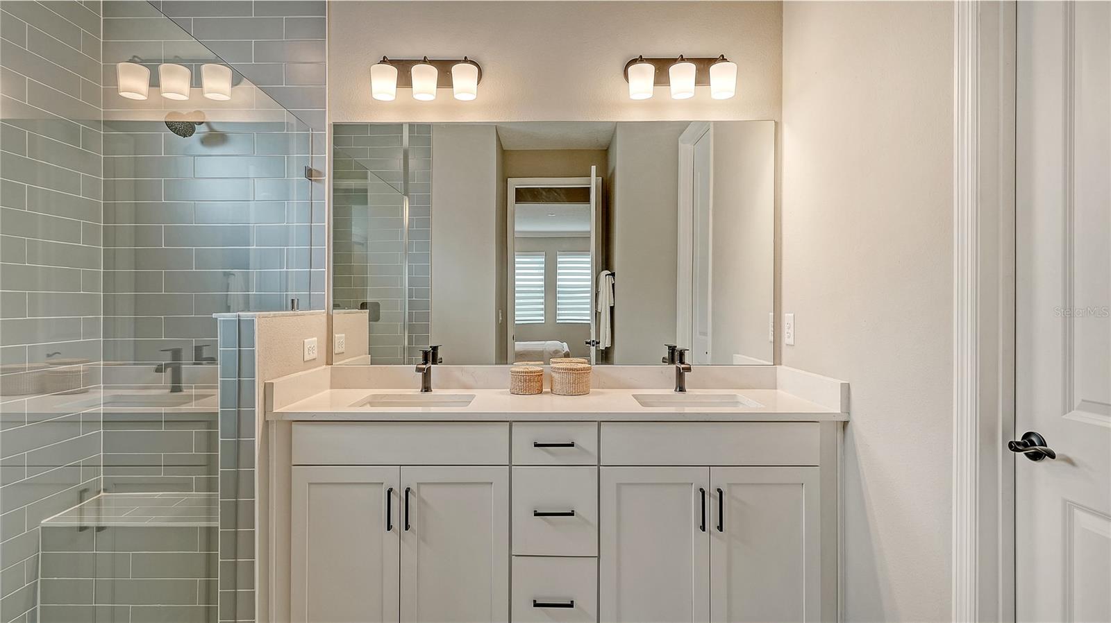 Image 25 of 75 For 17543 Savory Mist Circle