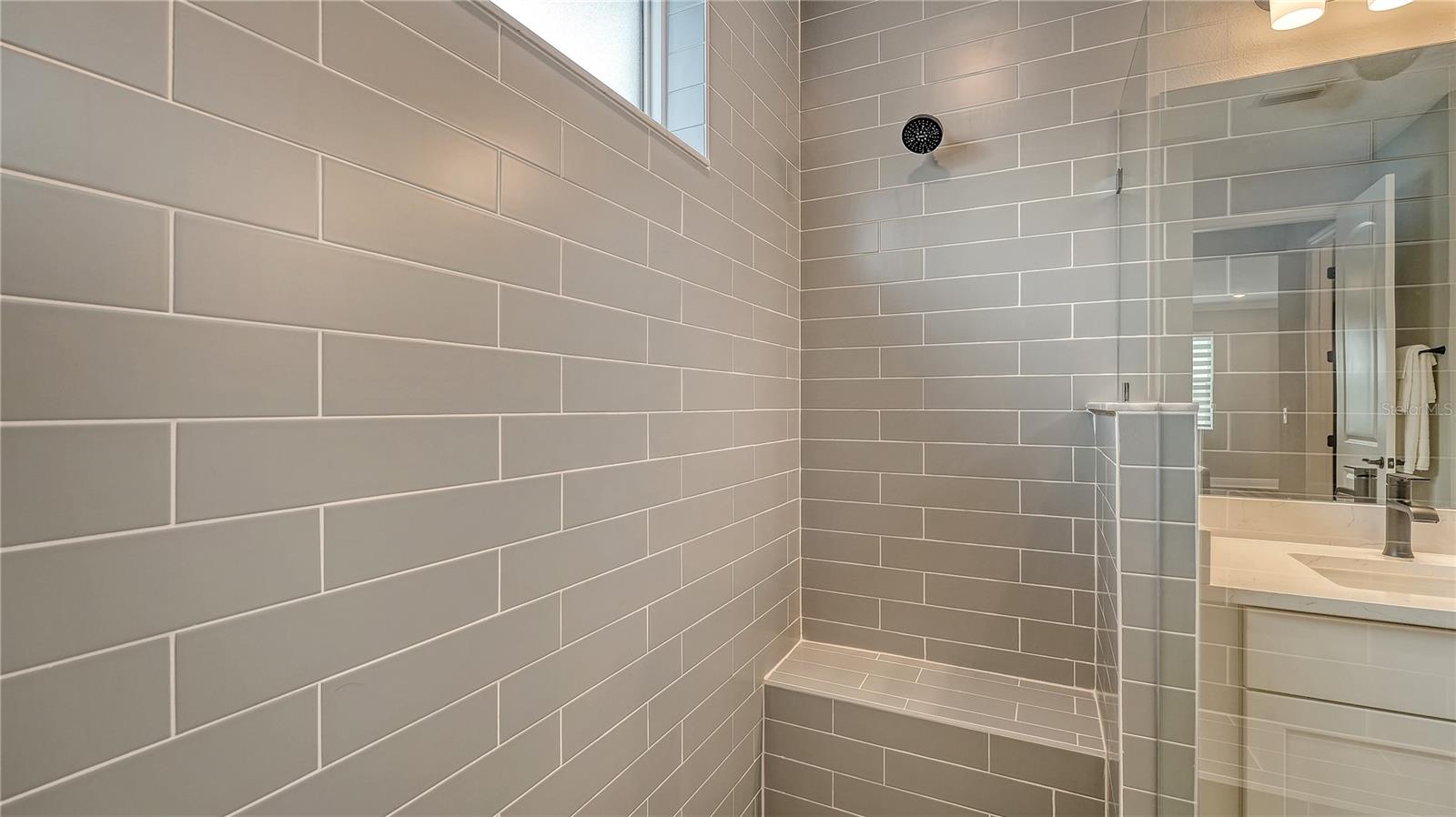 Image 26 of 75 For 17543 Savory Mist Circle