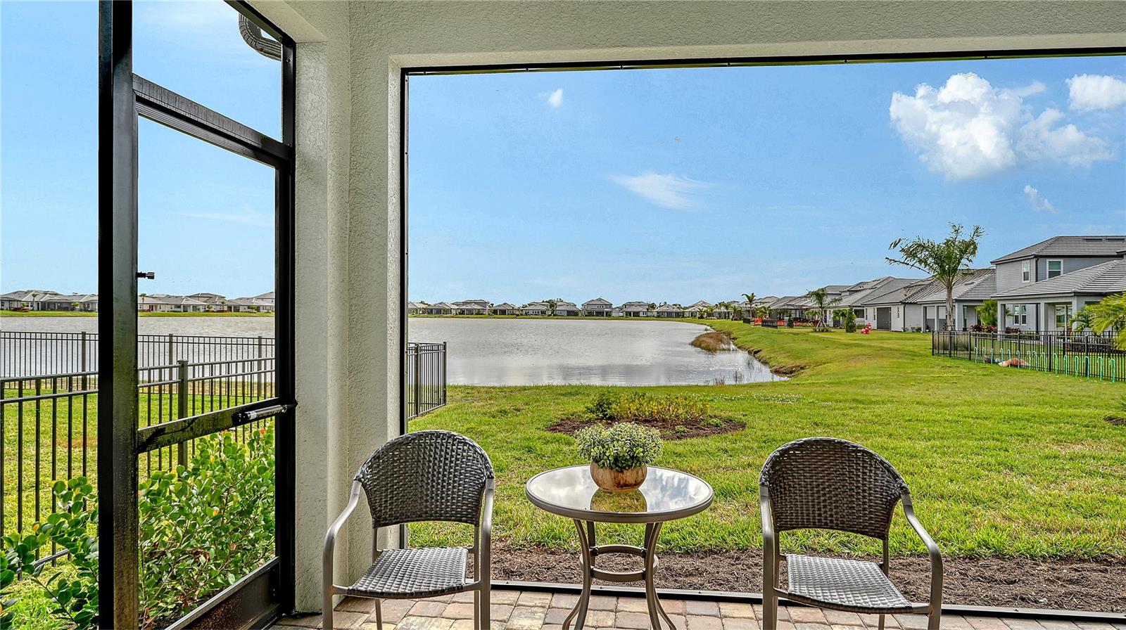 Image 35 of 75 For 17543 Savory Mist Circle