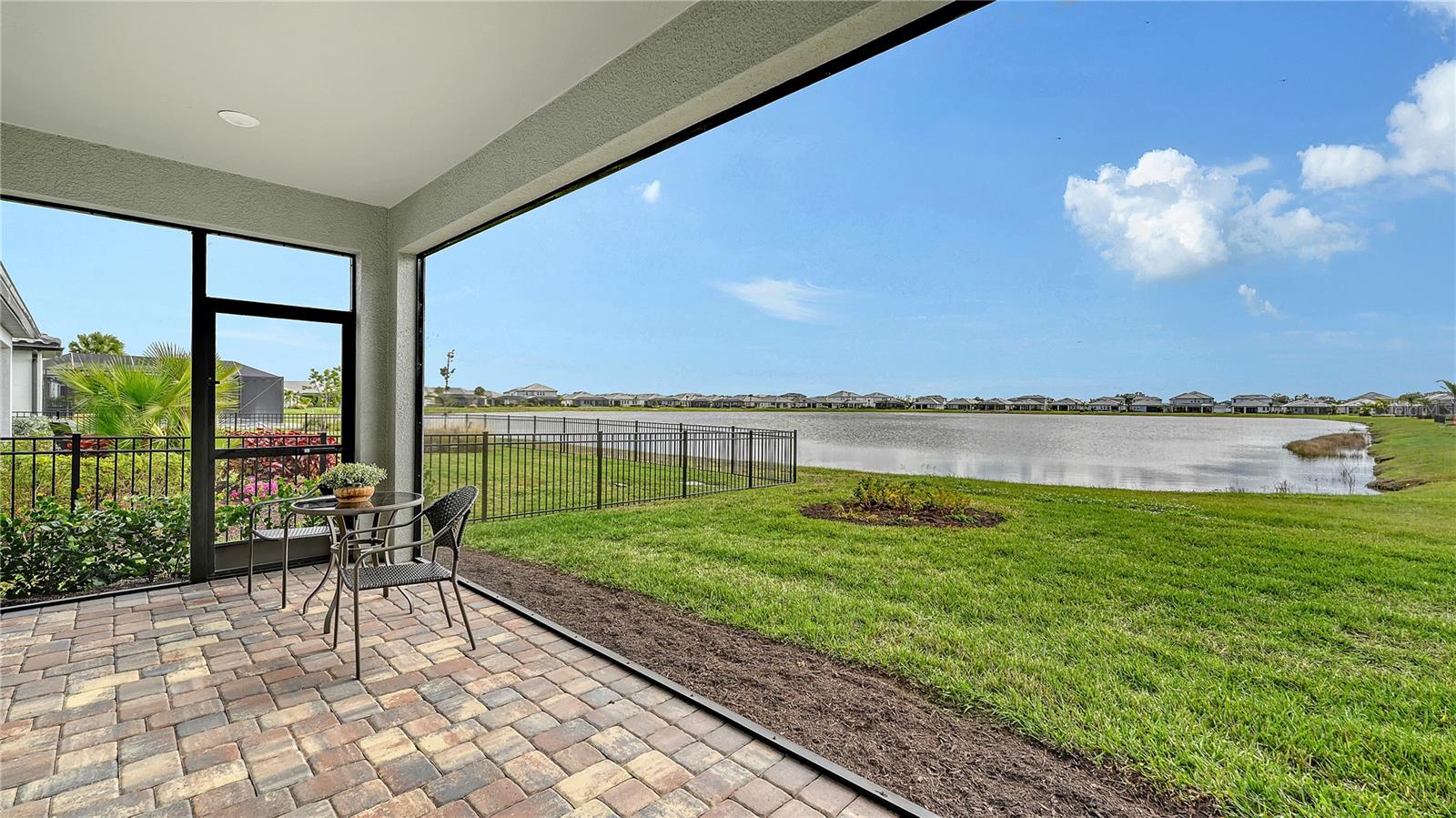 Image 36 of 75 For 17543 Savory Mist Circle