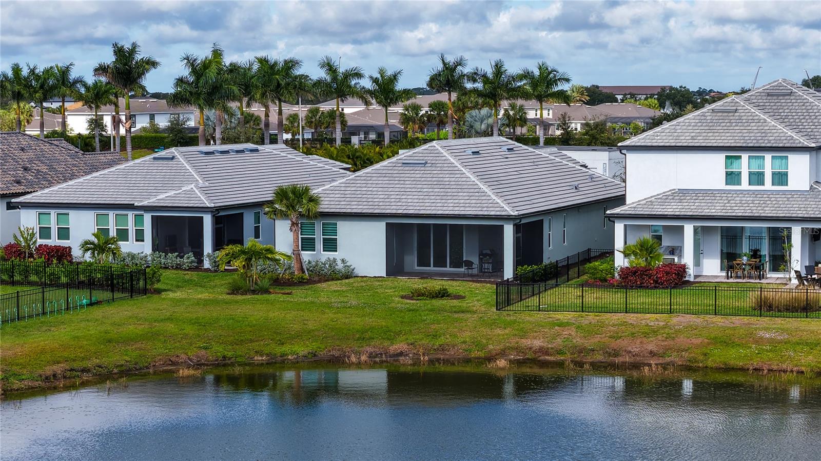 Image 42 of 75 For 17543 Savory Mist Circle