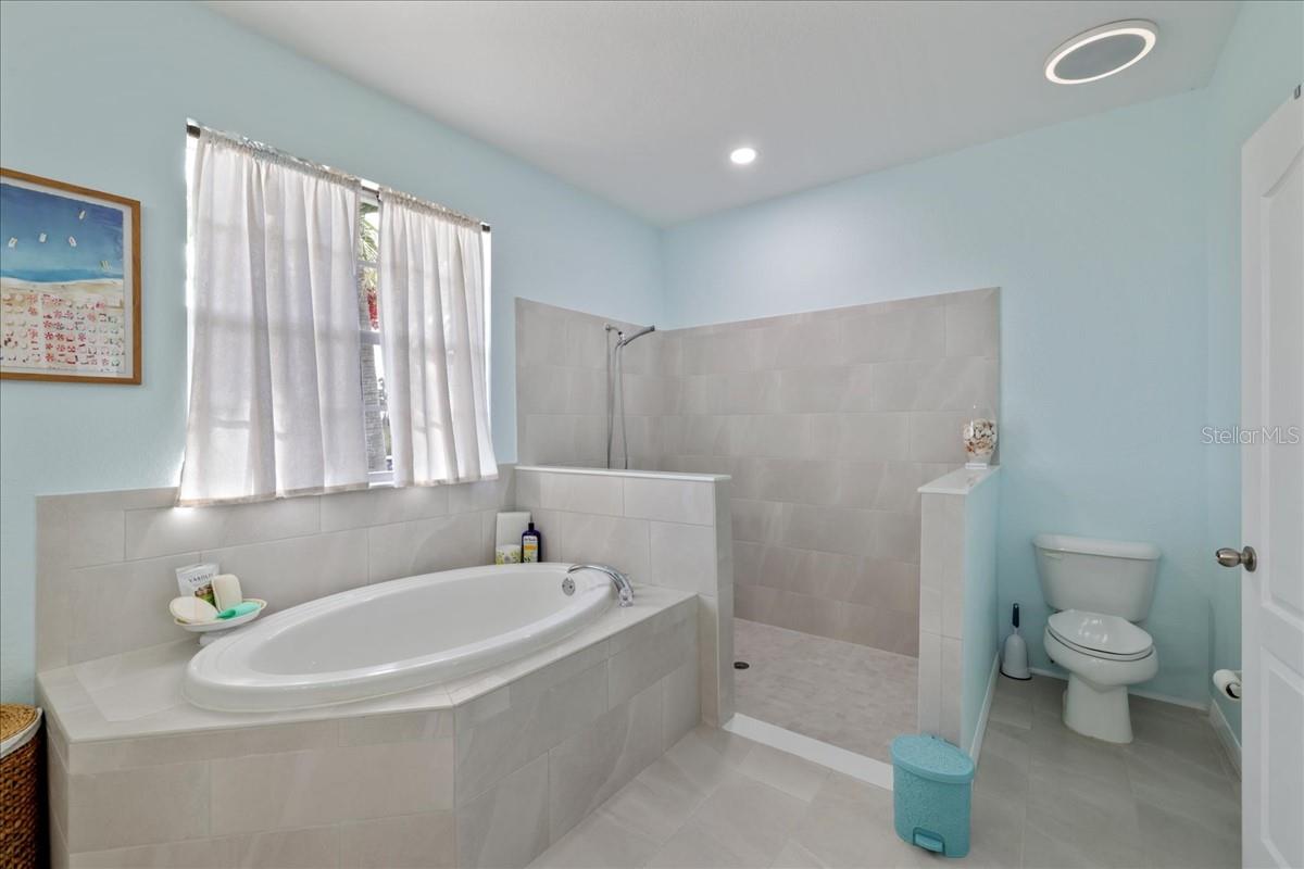 Image 18 of 45 For 8 And 10 Abaft Place