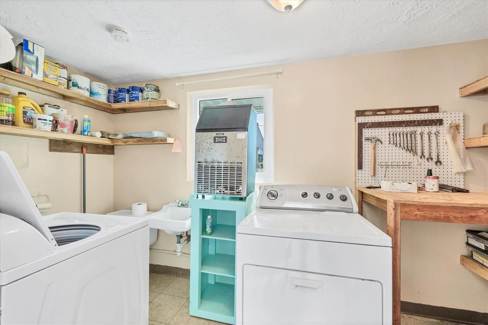 Image 23 of 43 For 825 5th Street