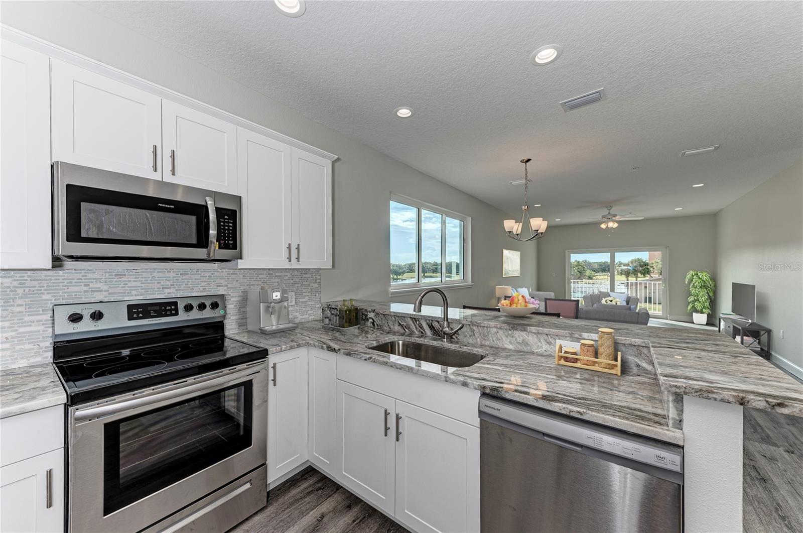 Image 3 of 10 For 2225 14th Avenue W 201