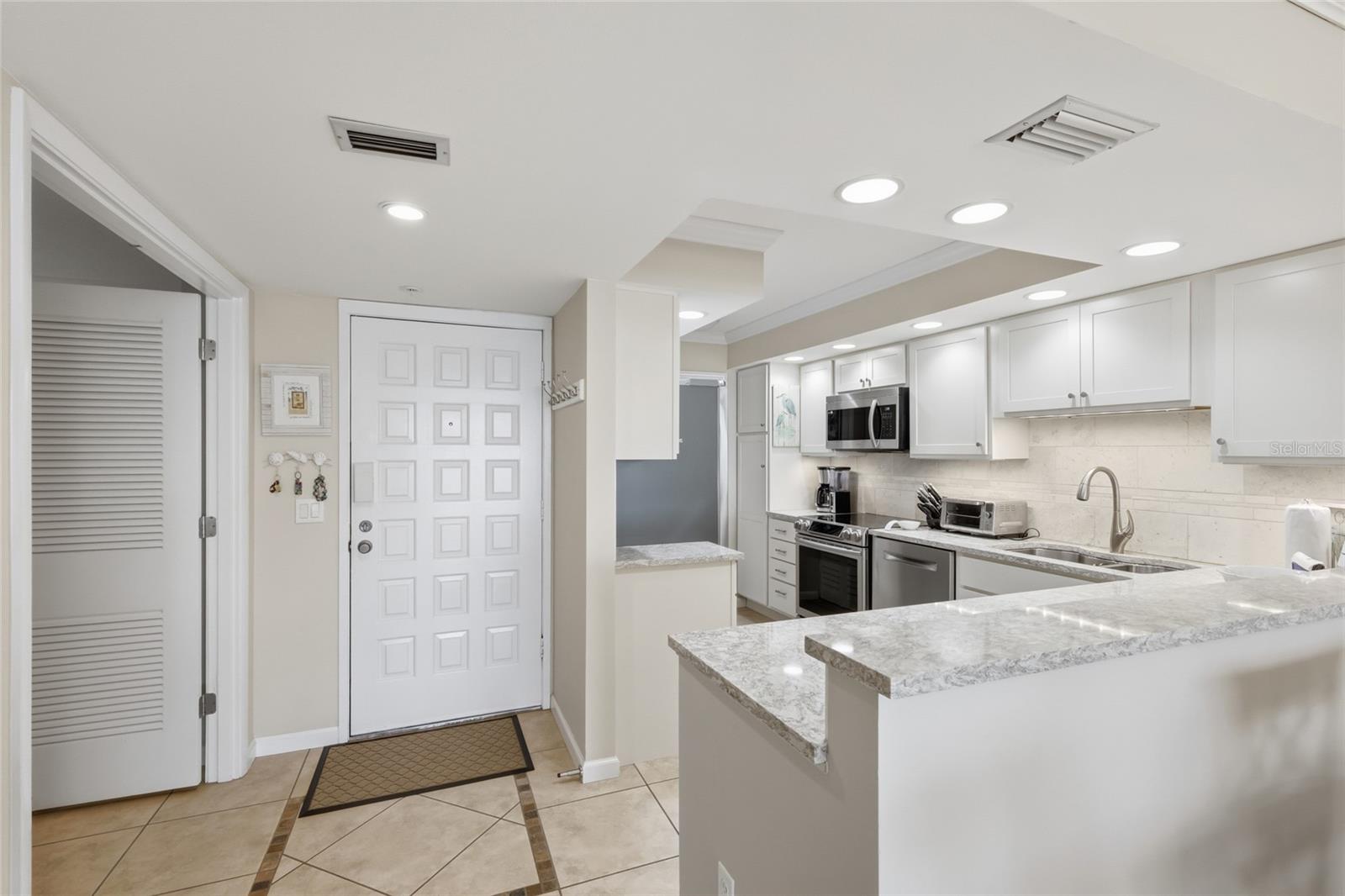 Image 7 of 62 For 1975 Gulf Of Mexico Drive G4-309