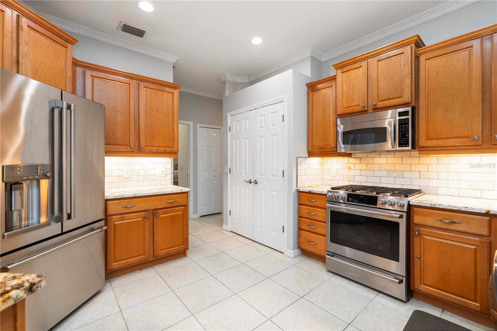 Image 17 of 84 For 7918 Edmonston Circle