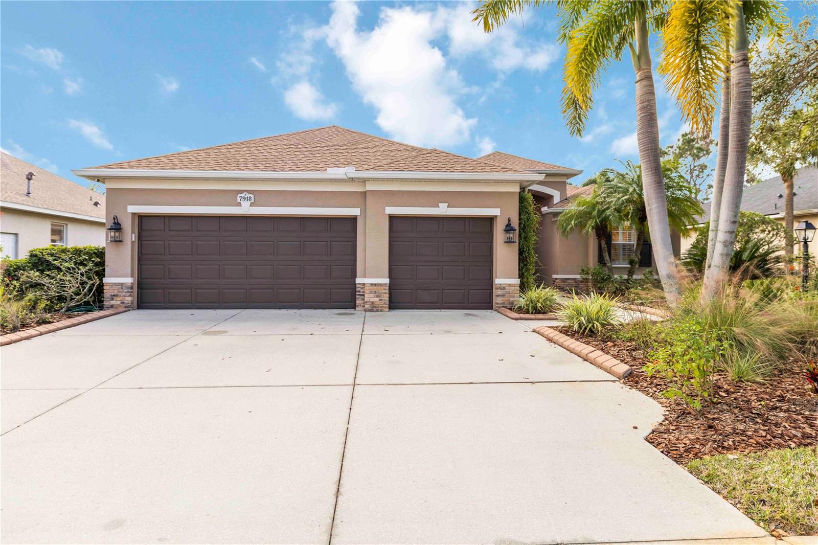 Image 5 of 84 For 7918 Edmonston Circle