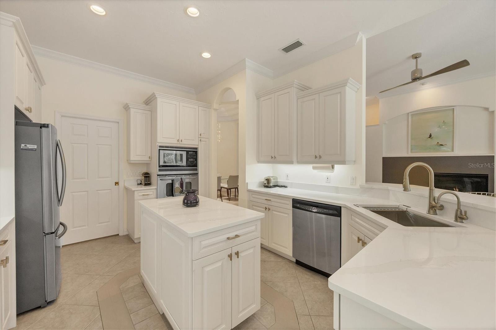 Image 12 of 76 For 8404 Abingdon Court