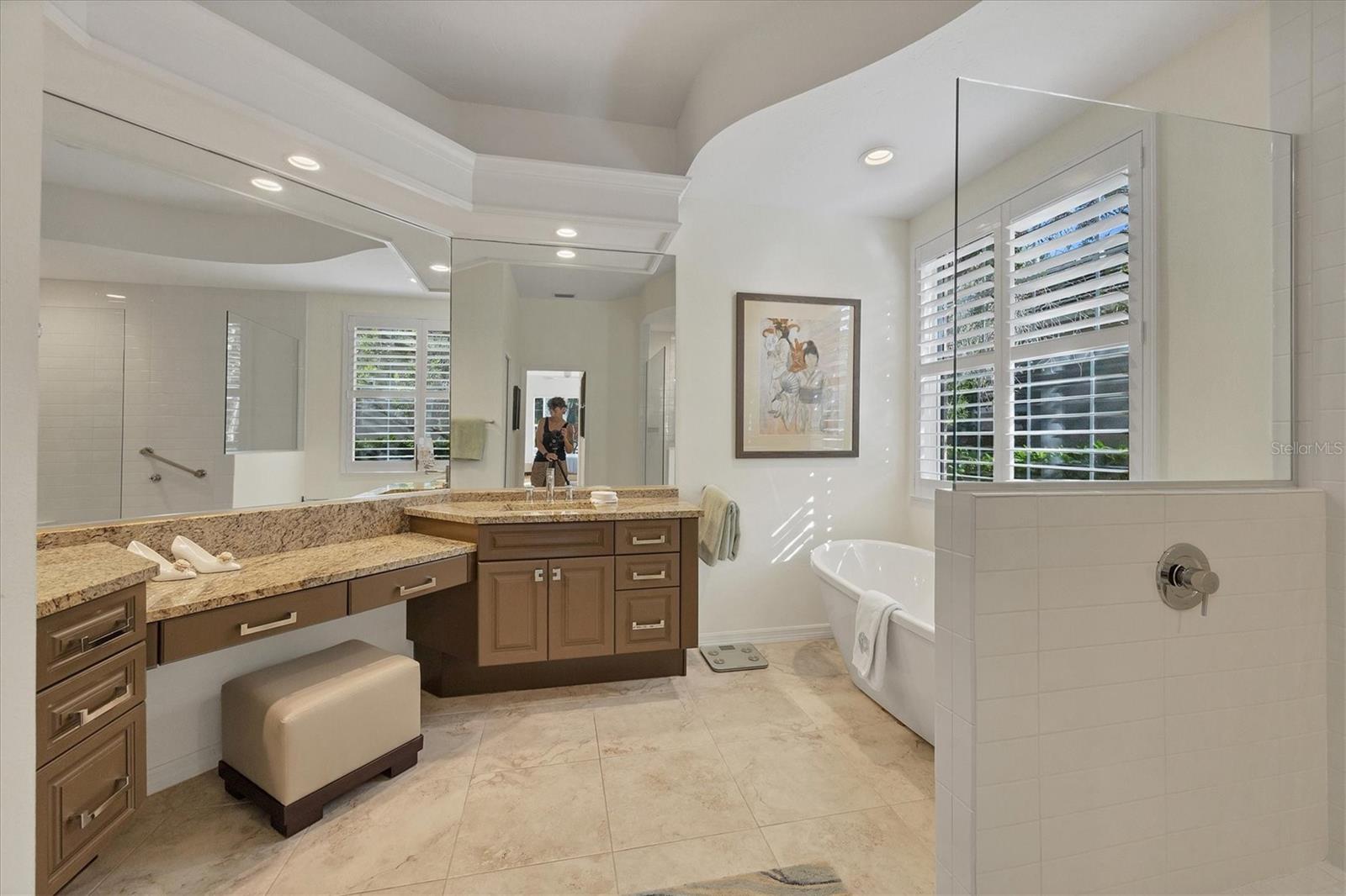 Image 18 of 76 For 8404 Abingdon Court