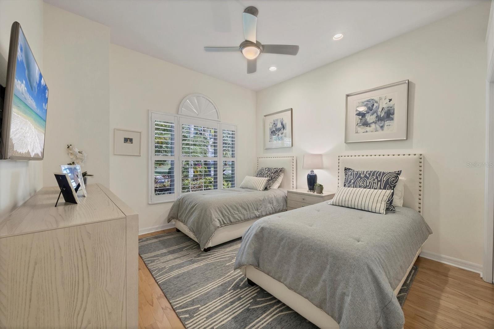 Image 19 of 76 For 8404 Abingdon Court